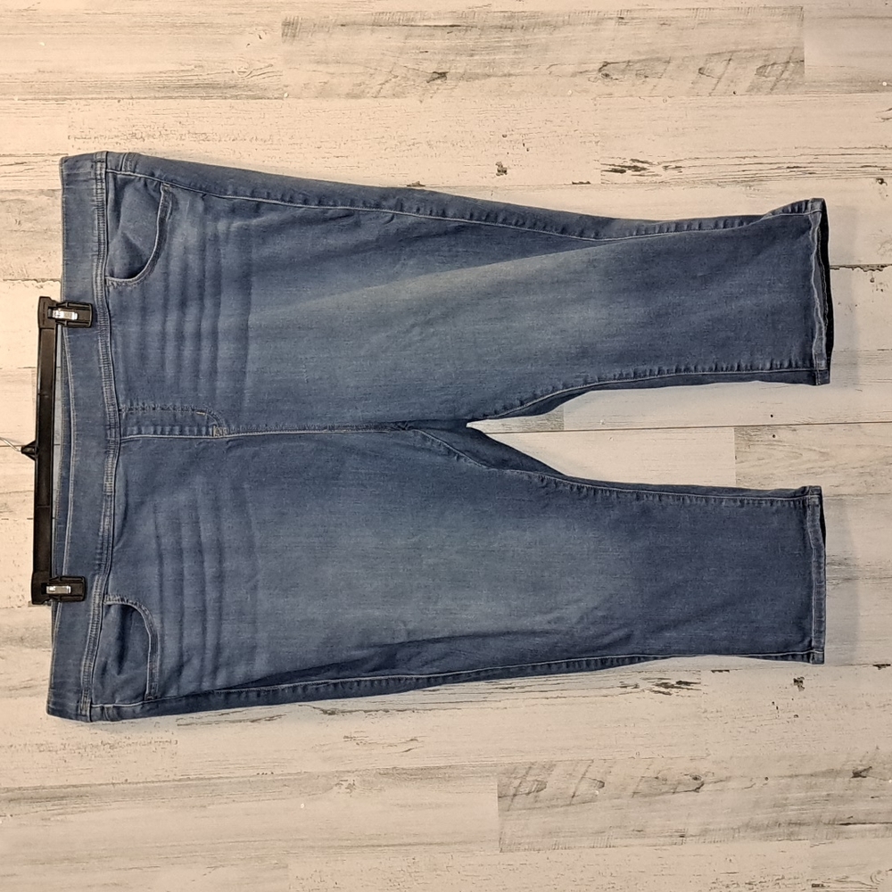*0903 Torrid Super Soft Crop Lean Jeans